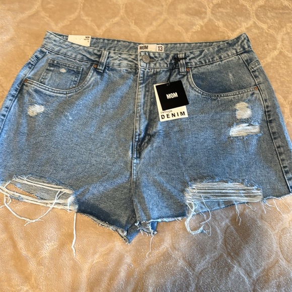 NEW SHORTS - Picture 3 of 8